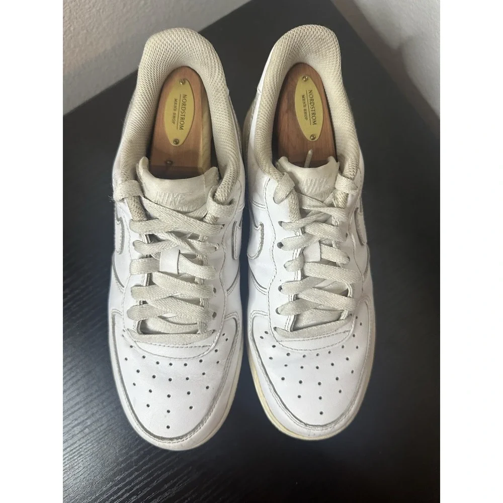 Nike Air Force 1‎ low '07 White SneakersShoes Womens Size 7 ( Men's Size 5.5 )